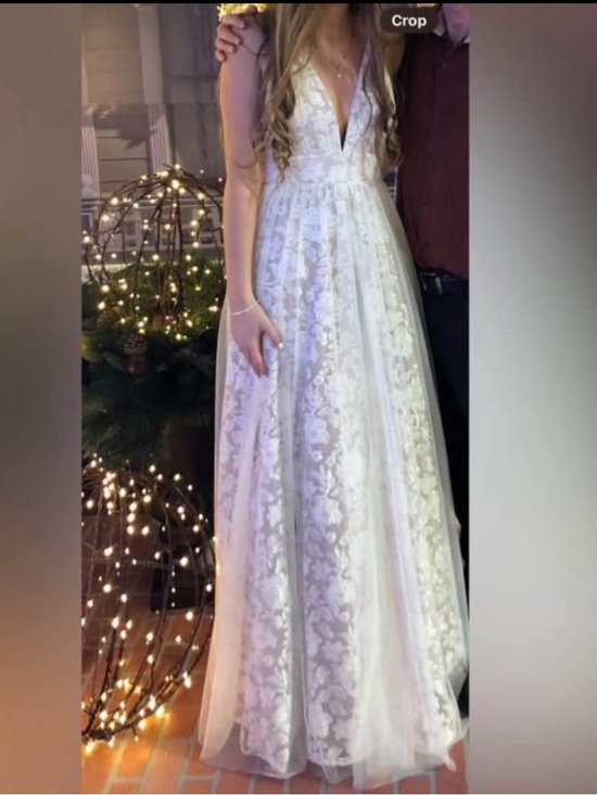 Aiden Mattox Dresses & Skirts - White Lace V-Neck A-Line Prom Dress